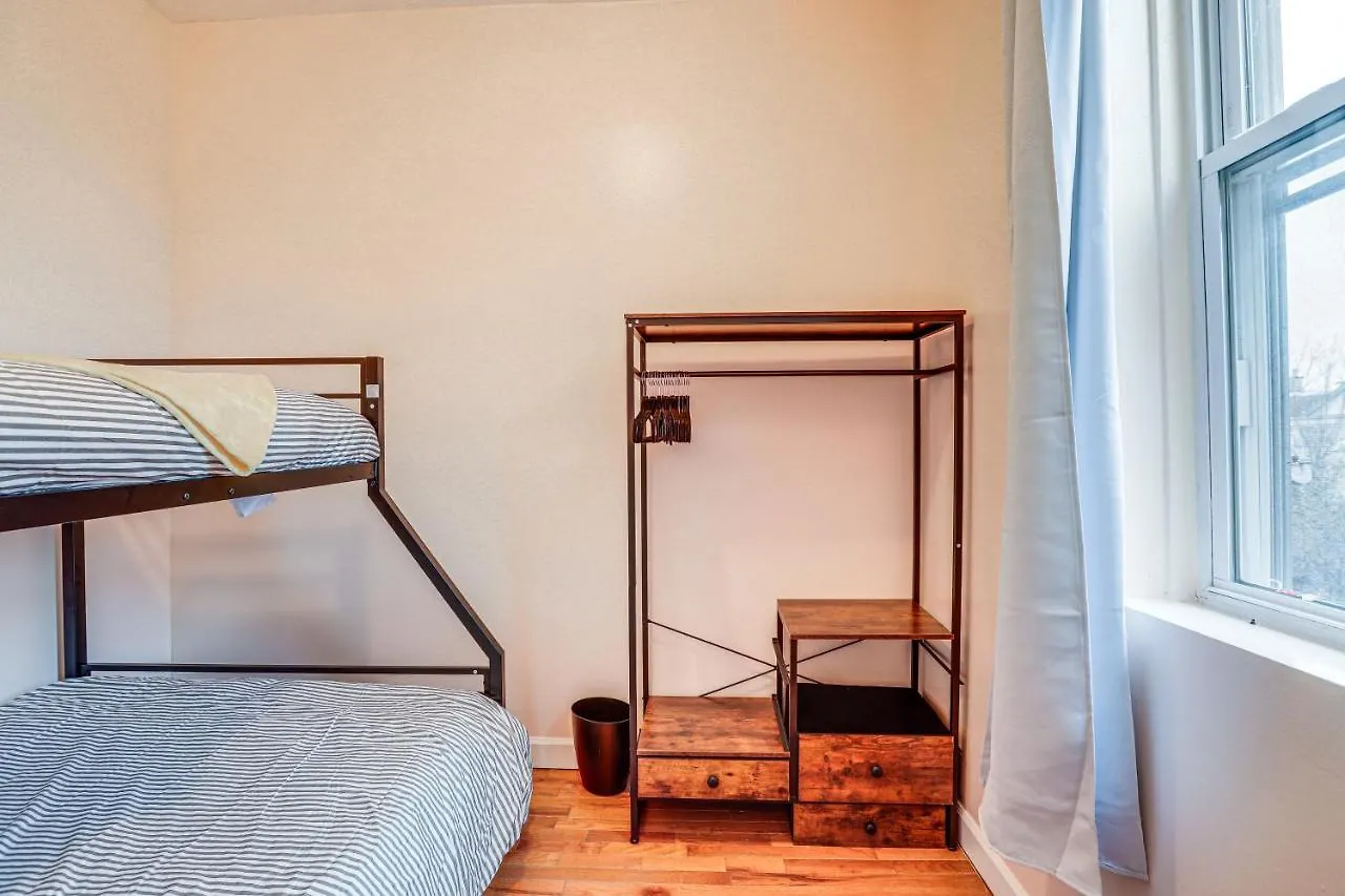 Comfy Bayonne Townhome About 11 Mi To Nyc Attractions