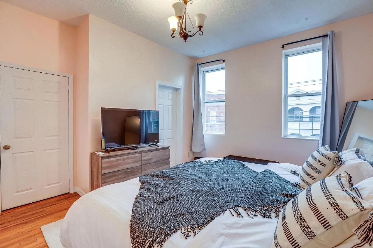 Comfy Bayonne Townhome About 11 Mi To Nyc Attractions