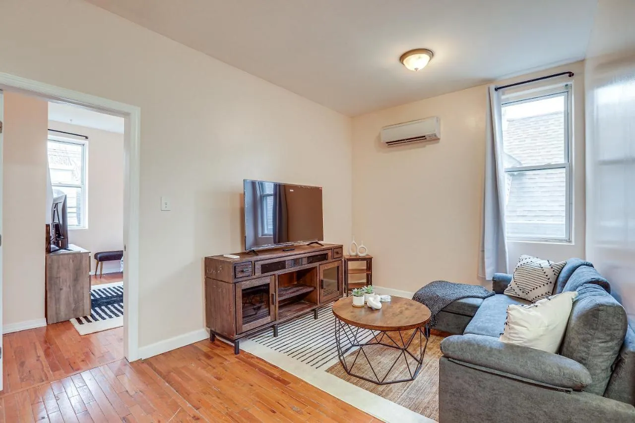 Comfy Bayonne Townhome About 11 Mi To Nyc Attractions