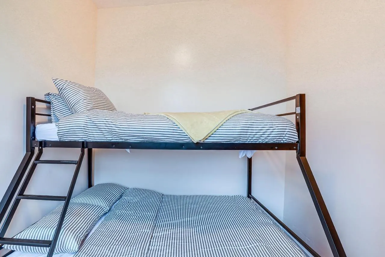 Comfy Bayonne Townhome About 11 Mi To Nyc Attractions